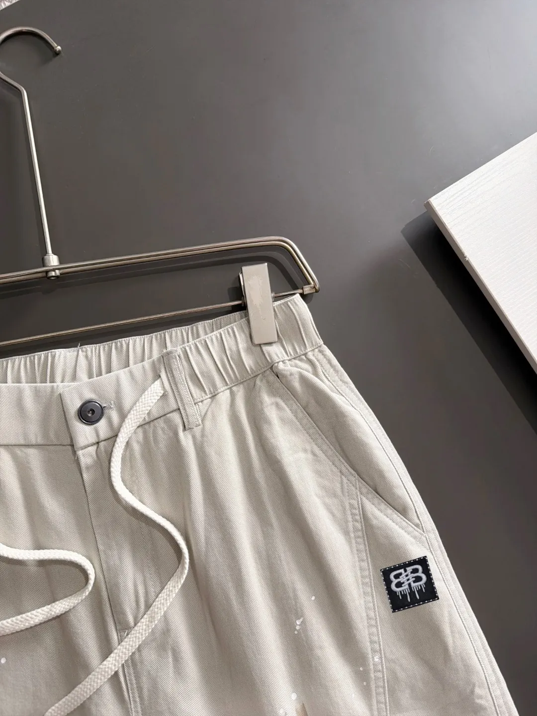 The next day shipped P195 Balenciaga 2026 summer New Arrival elastic casual pants, counter custom fabric Breathable high comfort, impeccable details, brand elements design concept, reflecting high quality. The hand feels delicate and soft! Casual cuts and awesome upper body! Sizes: S-3XL